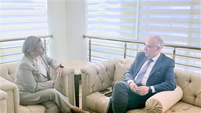 وزيرا البيئة والري يناقشان جهود تطوير البحيرات الطبيعية