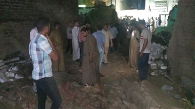 التصريح بدفن جثث 4 أطفال بعد مصرعهم في انهيار منزل قديم بأسيوط 