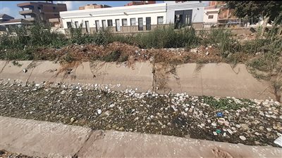 القمامة تشوه ترعة سجين بالغربية بعد تبطينها.. والأهالي يناشدون المحافظ | فيديو