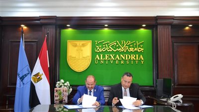 تعاون بين جامعة الإسكندرية والصرف الصحي للتعاقد مع أوائل الخريجين |صور