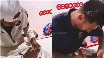 ميسي ونيمار يوقعان على تيشيرت الزمالك