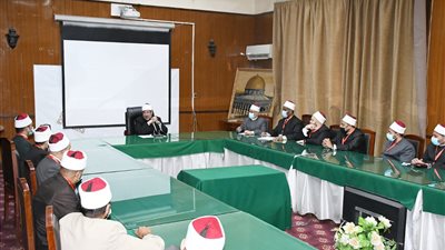 مختار جمعة يجتمع بكتائب النور لوضع خطة بناء الخطبة العصرية