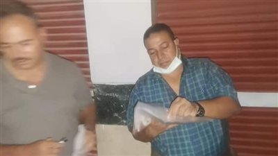 غلق وتشميع ٤ محال غير ملتزمة  بمواعيد الغلق بالبدرشين | صور