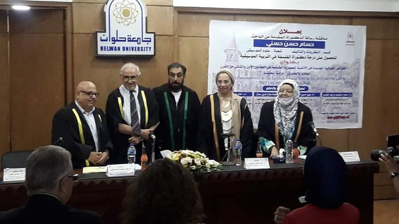 المطرب حسام حسني