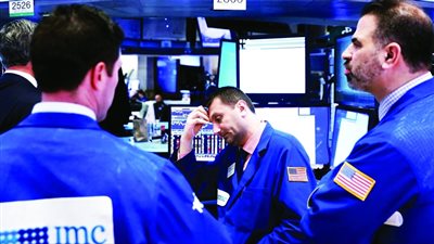 رفع أسعار الفائدة يصيب الأسهم الأمريكية بالانهيار