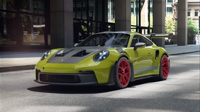 لون اليخوت الأزرق وجنوط ماغنيسيوم.. مميزات بورش 911 جي تي 3 آر إس