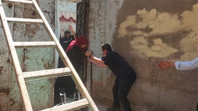 هبوط أرضي بميدان البدري بأسيوط.. والمحافظ يوجه بسرعة إصلاحه