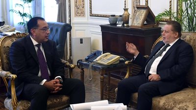 رئيس الوزراء يلتقي محافظ البنك المركزي لمناقشة عدد من الملفات الاقتصادية |فيديو وصور 