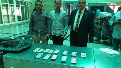 جمارك أسيوط تضبط محاولة تهريب كمية من النقد المصرى والأجنبى