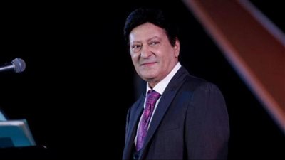 بالسبحة وقلقان.. صورة لـ محمد الحلو قبل انطلاق حفله على مسرح سيد درويش