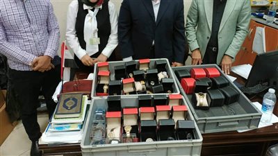 جمارك مطار سوهاج الدولى تضبط تهريب عدد من الساعات العادية والثمينة