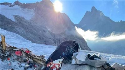 ذوبان الجليد يكشف بقايا طائرة اختفت قبل نصف قرن