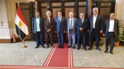 الصحة: مد الخدمة للأطباء بعد سن المعاش للعمل المهني الطبي فقط وليس الإداري