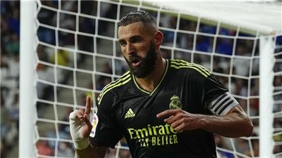 صحيفة إسبانية تستبعد مشاركة بنزيما في ديربي العاصمة