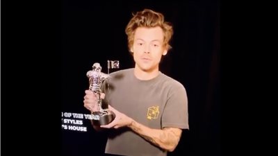 هاري ستايلز يفوز بجائزة 