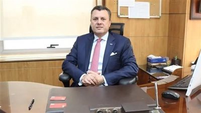 عيسى مثل العناني.. أول قرار لوزير السياحة الجديد يهدد موسم العمرة.. والشركات تطرح تأشيرات تصلح للعمل بالسوق