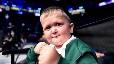 في أول جولة خطابية له.. وصول أشهر قزم في العالم إلى أستراليا | صور