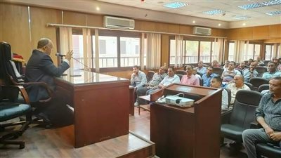 دورة لرؤساء الأحياء لشرح قانوني الخدمة المدنية والإدارة المحلية بالجيزة | صور