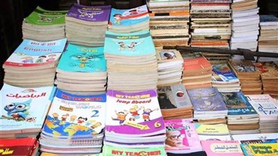 أولياء أمور يشكون من ارتفاع أسعار الكتب الخارجية