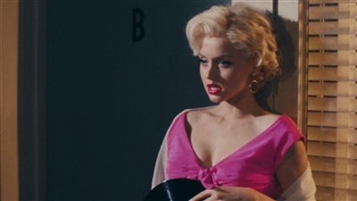 ملصق دعائي لفيلم Blonde خاص بمهرجان فينسيا السينمائي