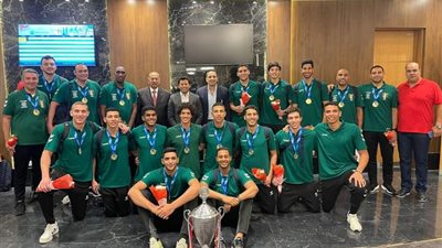 وزير الرياضة يستقبل شباب اليد بمطار القاهرة بعد التتويج ببطولة أفريقيا