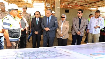 محافظ سوهاج يتفقد مشروعات حياة كريمة بقرية أولاد سلامة 