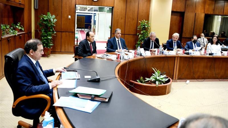 وزير البترول يشارك