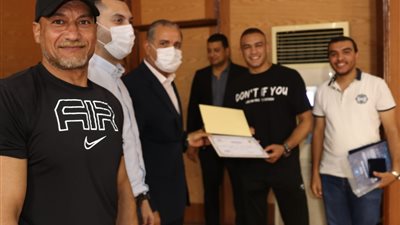  محافظ كفر الشيخ يكرم الخامس ببطولة العالم للمصارعة