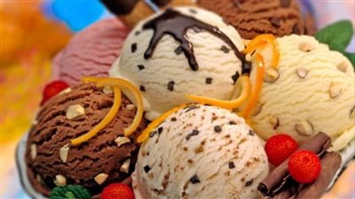 طريقة عمل الآيس كريم بدون ماكينة بـ5 نكهات مختلفة.. وبأقل التكاليف