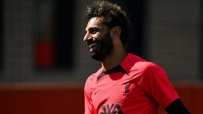 محمد صلاح يتجاوز إحباط مباراة بورنموث بابتسامة في مران ليفربول | صور