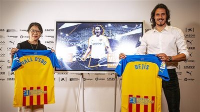 رسميا.. كافاني ينضم إلى صفوف فالنسيا الإسباني