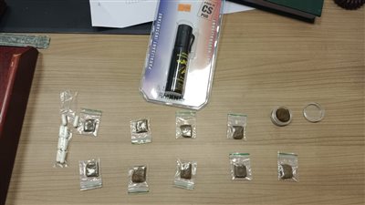 مظبط قعدة المزاج.. ضبط راكب قادم من باريس بحوزته مخدرات وورق بفرة بمطار القاهرة 