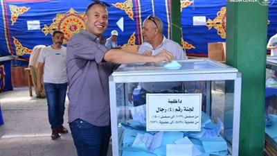 حلبية وحسن عمار وعمرو الدسوقي يدلون بأصواتهم في انتخابات المصري | فيديو وصور
