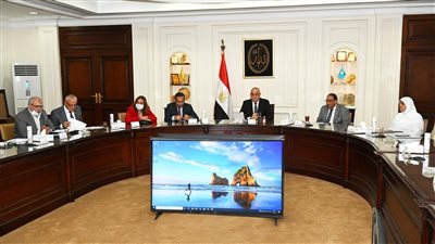 وزير الإسكان يتابع موقف تنفيذ وحدات 