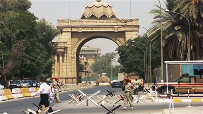 رفع حظر التجوال بعد انسحاب المسلحين من المنطقة الخضراء بالعراق