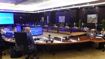 مدبولي: الدولة تضع توطين صناعة السيارات على قمة أولوياتها