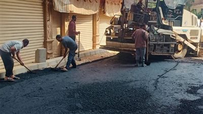 راشد يتابع جهود رصف وتطوير شوارع الجيزة | صور