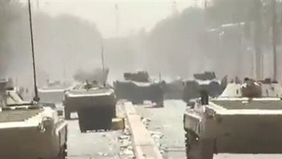 بعد ضربها بالصواريخ.. مدرعات الجيش العراقي تتجه نحو المنطقة الخضراء|فيديو