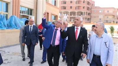 مبارك يتفقد سير العمل بجامعة المنوفية الأهلية