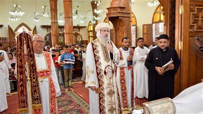 الأنبا فام يرسم شمامسة لكنيسة بإيبارشية شرق النيل