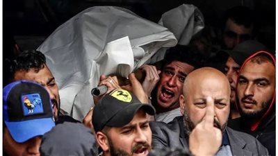 العثور على جثة لبنانية تحتضن رضيعها تحت الماء.. القصة الكاملة لقارب الموت