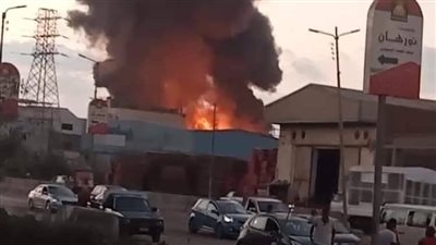 أول فيديو لحريق مصنع 