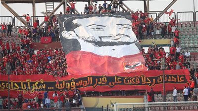 شاهد.. كيف ودع لاعبو وجماهير الأهلي وليد سليمان | صور 