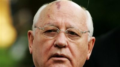 بوتين يلقي نظرة الوداع على جورباتشوف