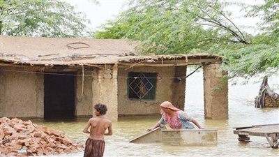 فيضانات باكستان تودي بحياة 1100 شخص منهم 380 طفلًا