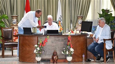 محافظ جنوب سيناء يتابع موقف المشروعات الخاصة باستضافة مؤتمر تغير المناخ