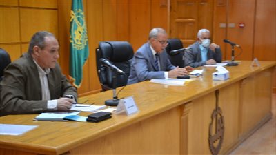 محافظ القليوبية يناقش مستجدات ملف التقنين والتصالح والمتغيرات المكانية