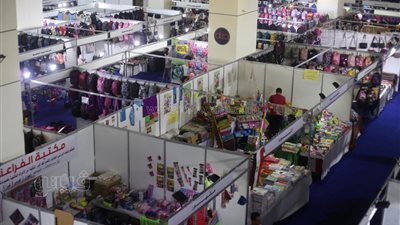 199 عارضا يشاركون في 