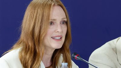 جوليان مور في مؤتمر افتتاح مهرجان فينيسيا: شرف لا يصدق | صور