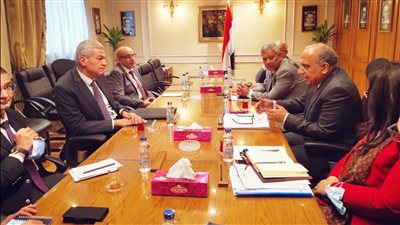وزير قطاع الأعمال بحث تعزيز التعاون مع رئيس هيئة الشراء الموحد